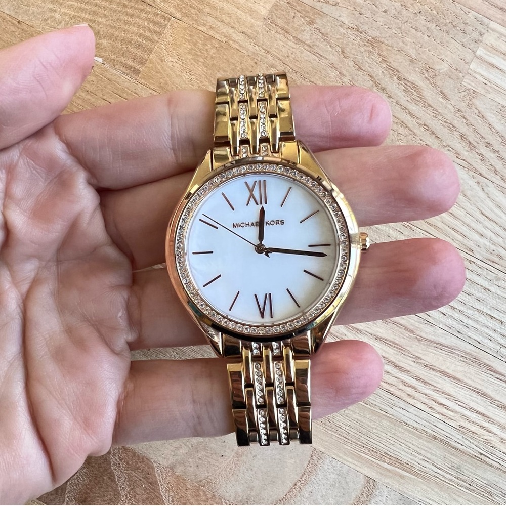 Michael Kors Mindy ladies gold tone mother of pearl dress watch NEW BATTERY - Picture 5 of 7